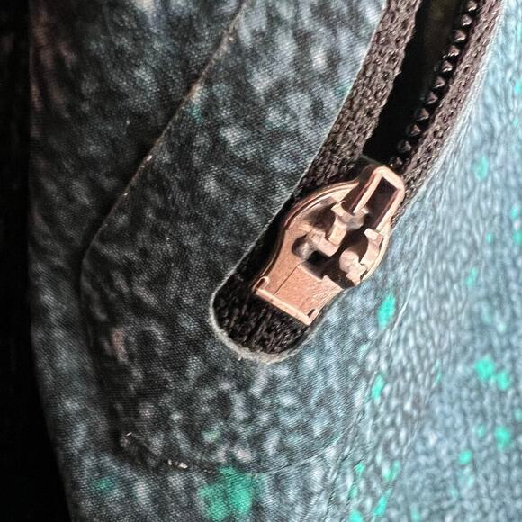 LULULEMON 9" T.H.E. Short Linerless in Teal Green, Gray, and Black Men's Medium - Picture 13 of 16